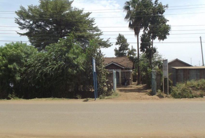 Three bedroom house in Manyatta, near Manyatta market.